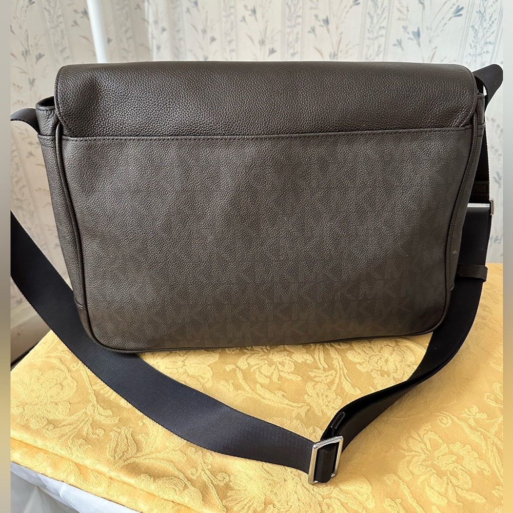 Michael Kors Brown Leather Laptop Bag - Picture 3 of 16